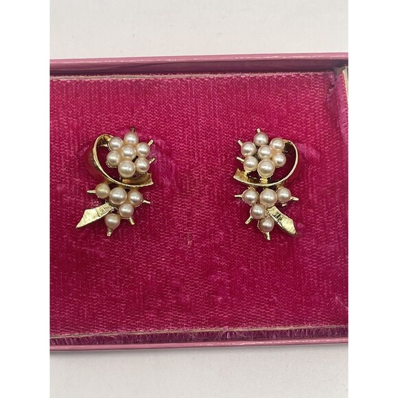 Vintage Gold Tone Faux Pearl Cluster Clip Earrings - Picture 3 of 8